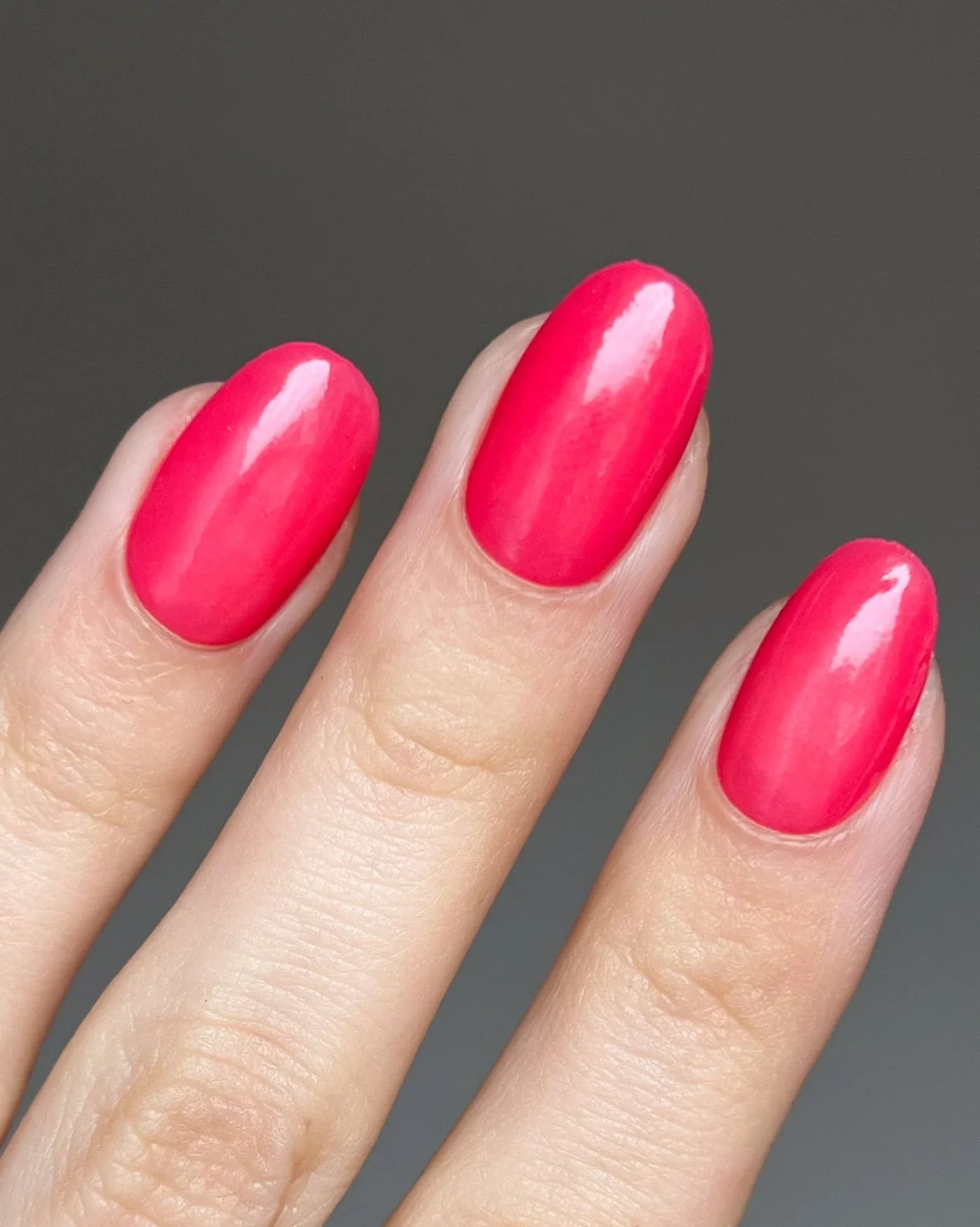 Vad gör puder-nagellack annorlunda än vanligt nagellack?