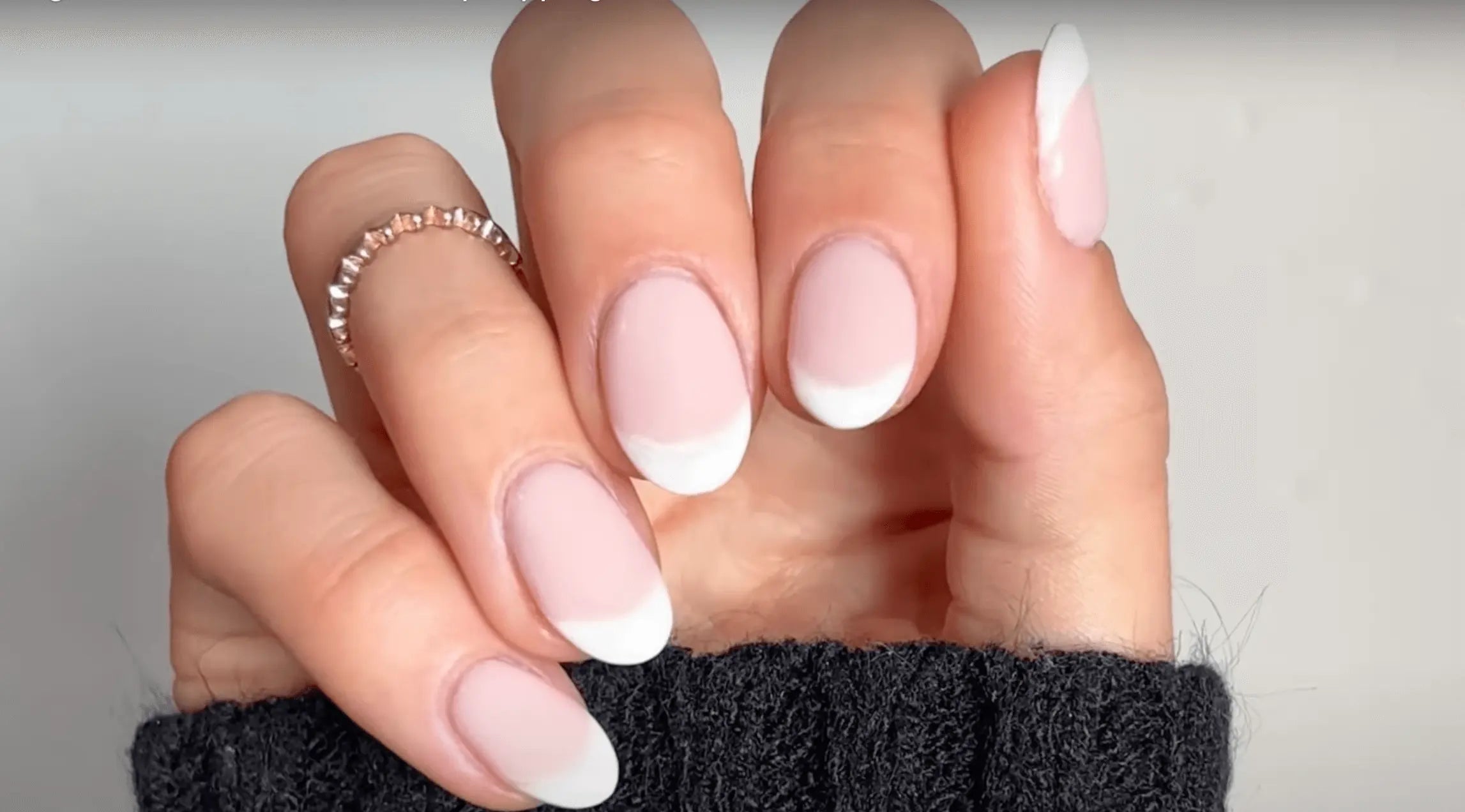 Hur skapar du en French Manicure med dipping powder?