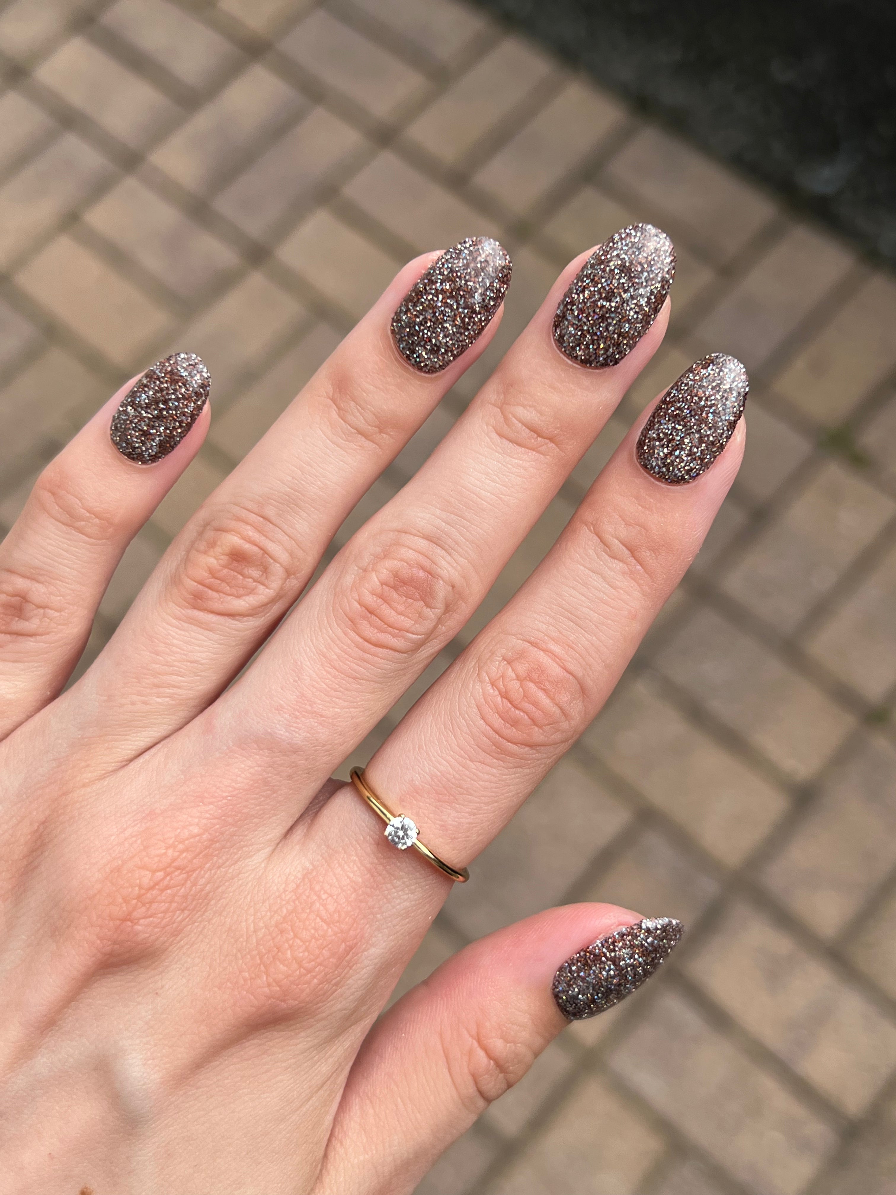 Gör dipping powder naglarna starkare?